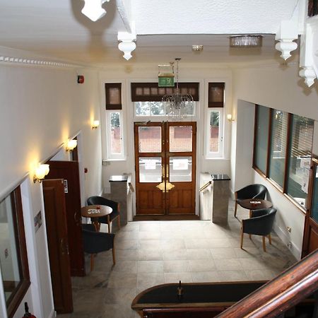 Uno Hotel Thames Maidenhead Esterno foto