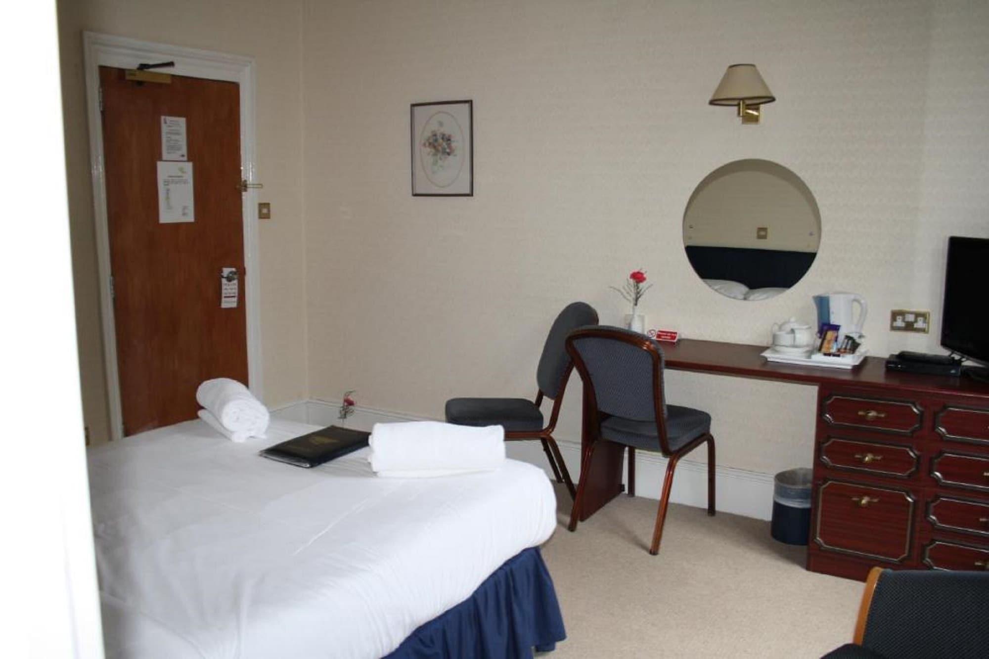 Uno Hotel Thames Maidenhead Esterno foto