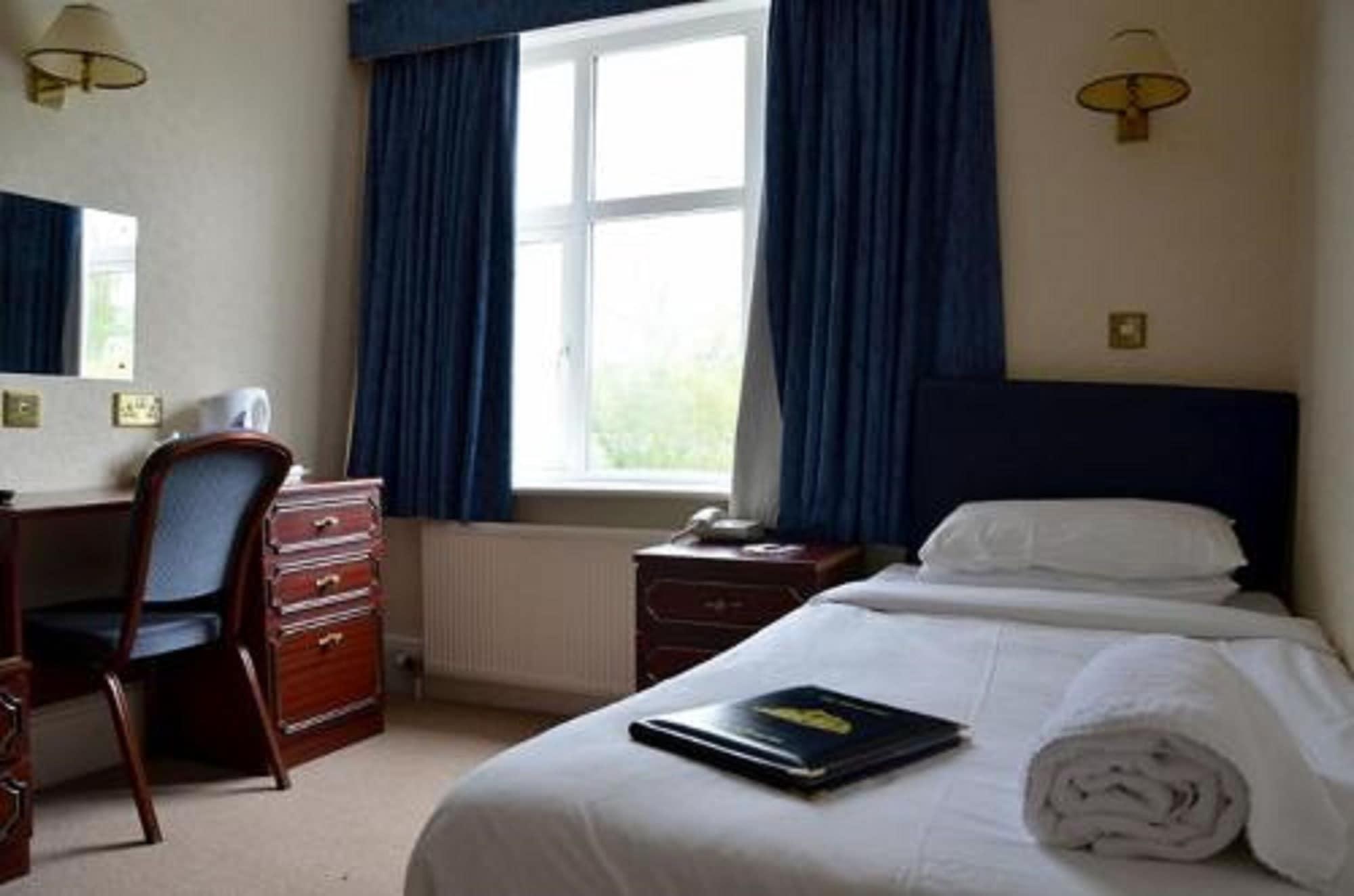 Uno Hotel Thames Maidenhead Esterno foto