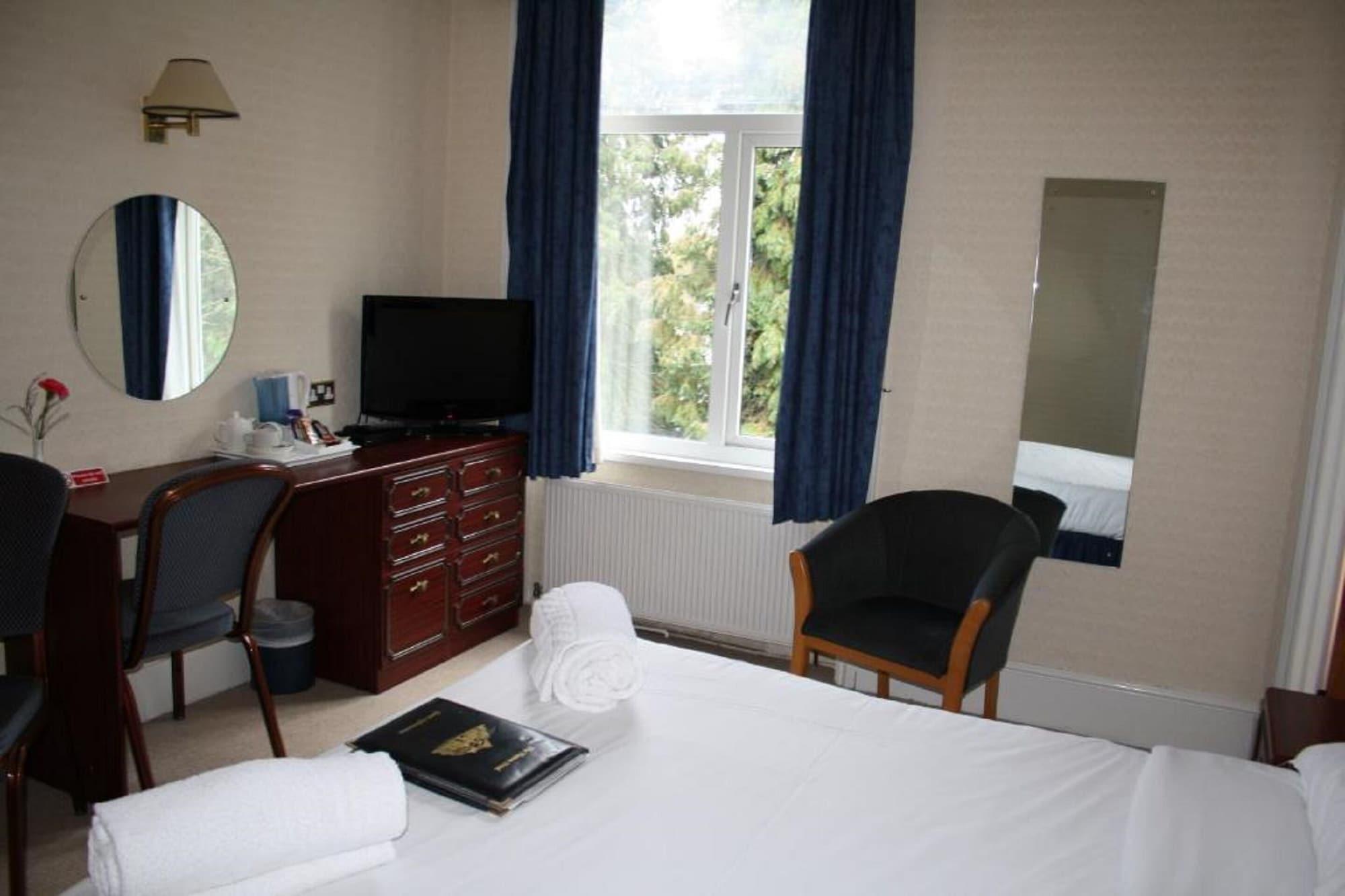Uno Hotel Thames Maidenhead Esterno foto