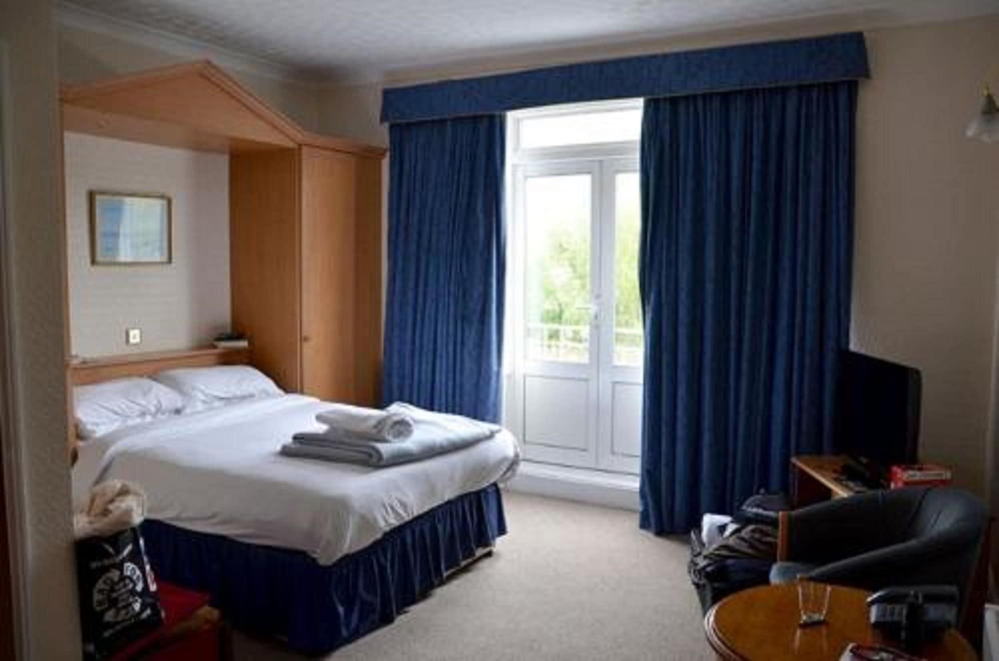 Uno Hotel Thames Maidenhead Esterno foto