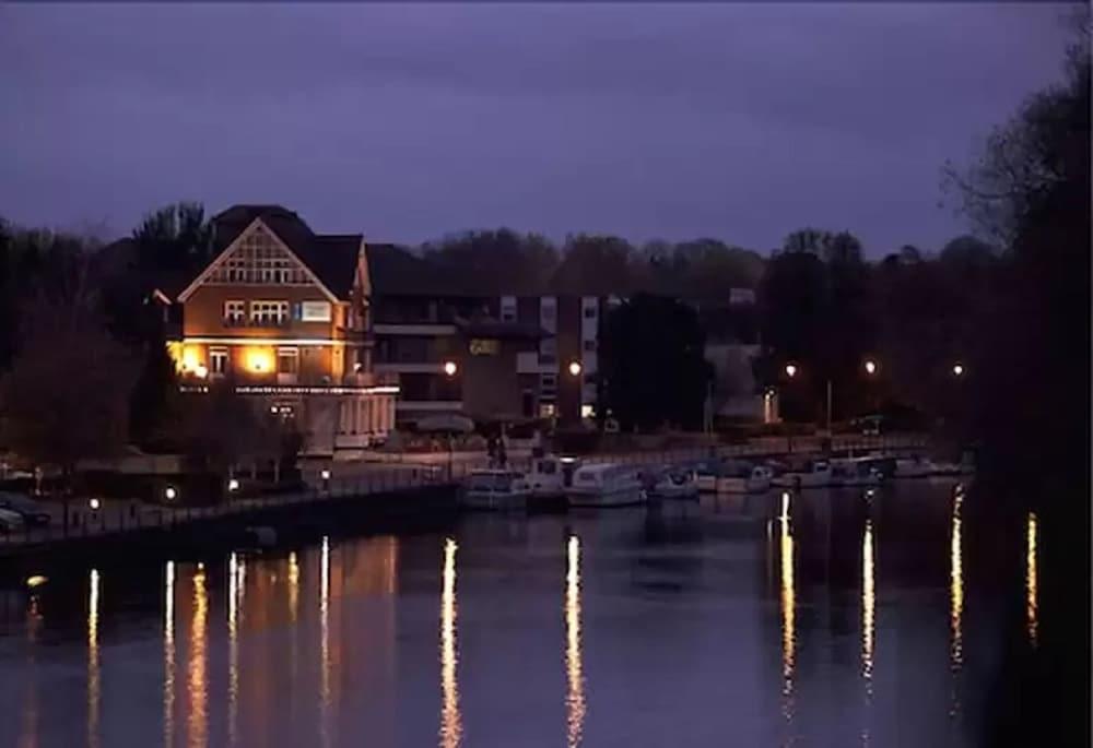 Uno Hotel Thames Maidenhead Esterno foto