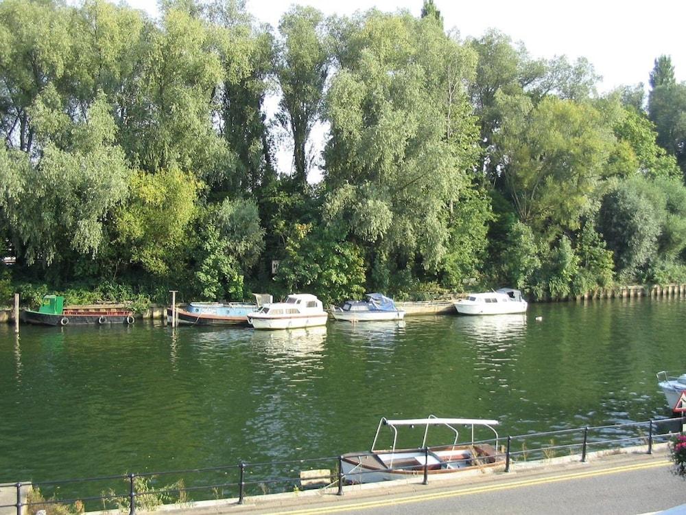 Uno Hotel Thames Maidenhead Esterno foto