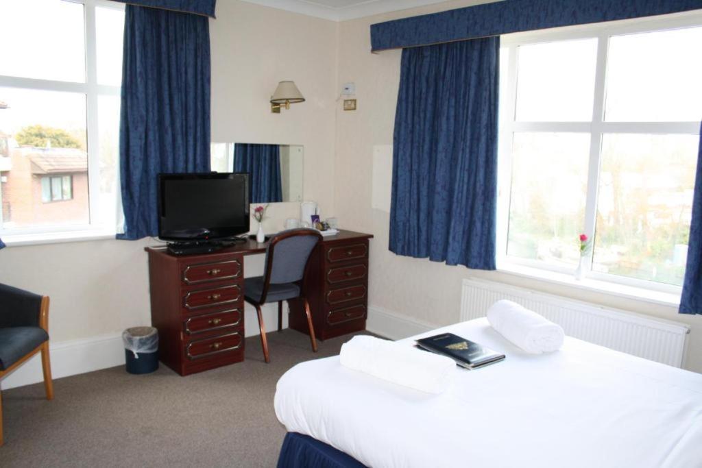 Uno Hotel Thames Maidenhead Esterno foto