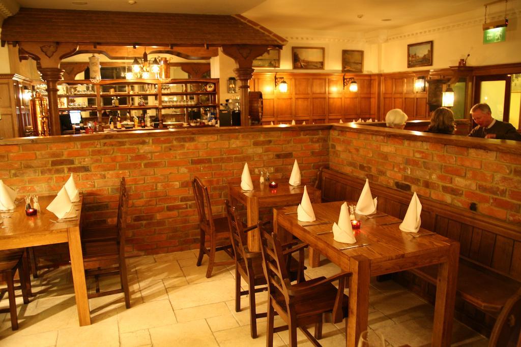 Uno Hotel Thames Maidenhead Esterno foto
