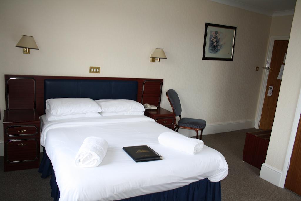 Uno Hotel Thames Maidenhead Esterno foto