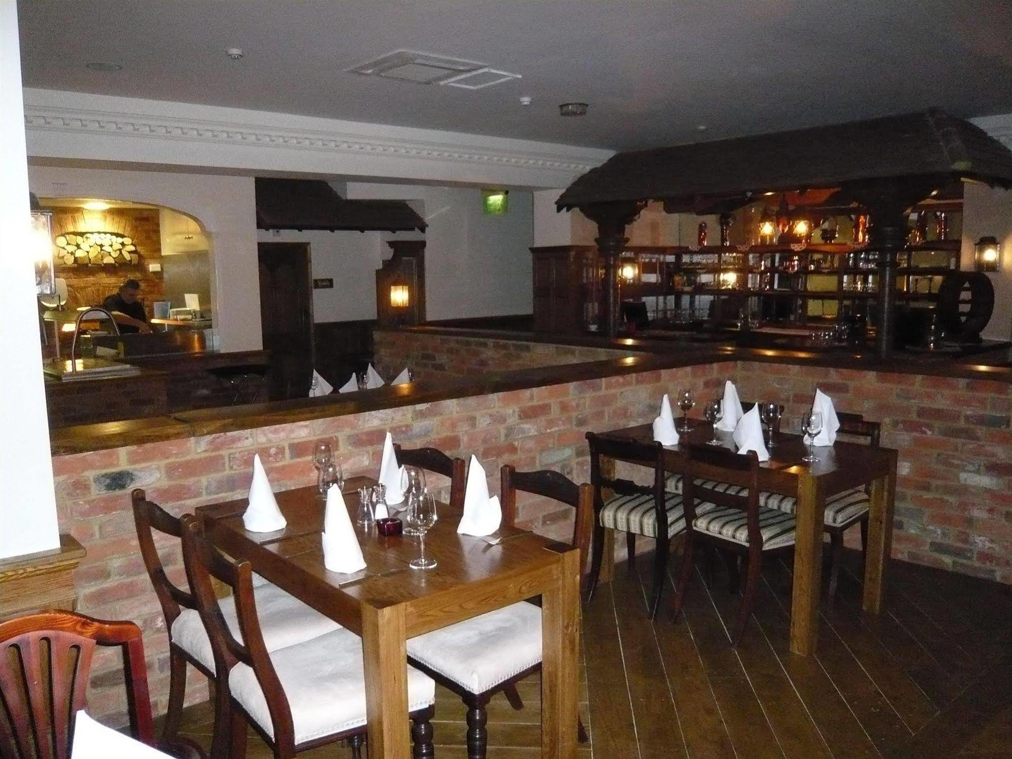 Uno Hotel Thames Maidenhead Esterno foto