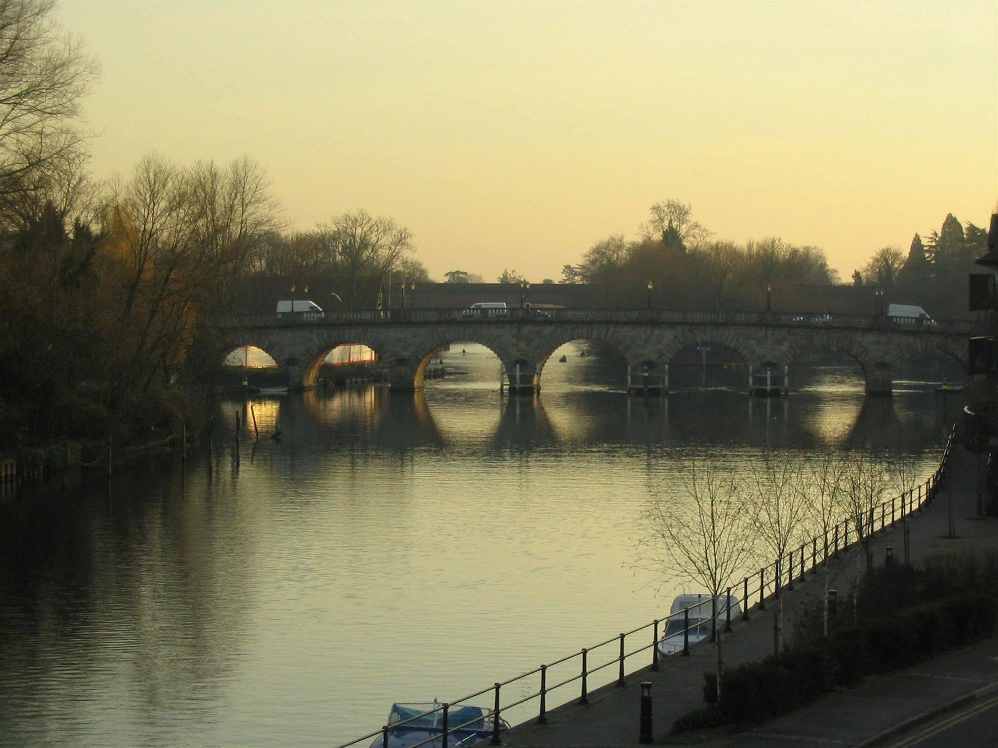 Uno Hotel Thames Maidenhead Esterno foto