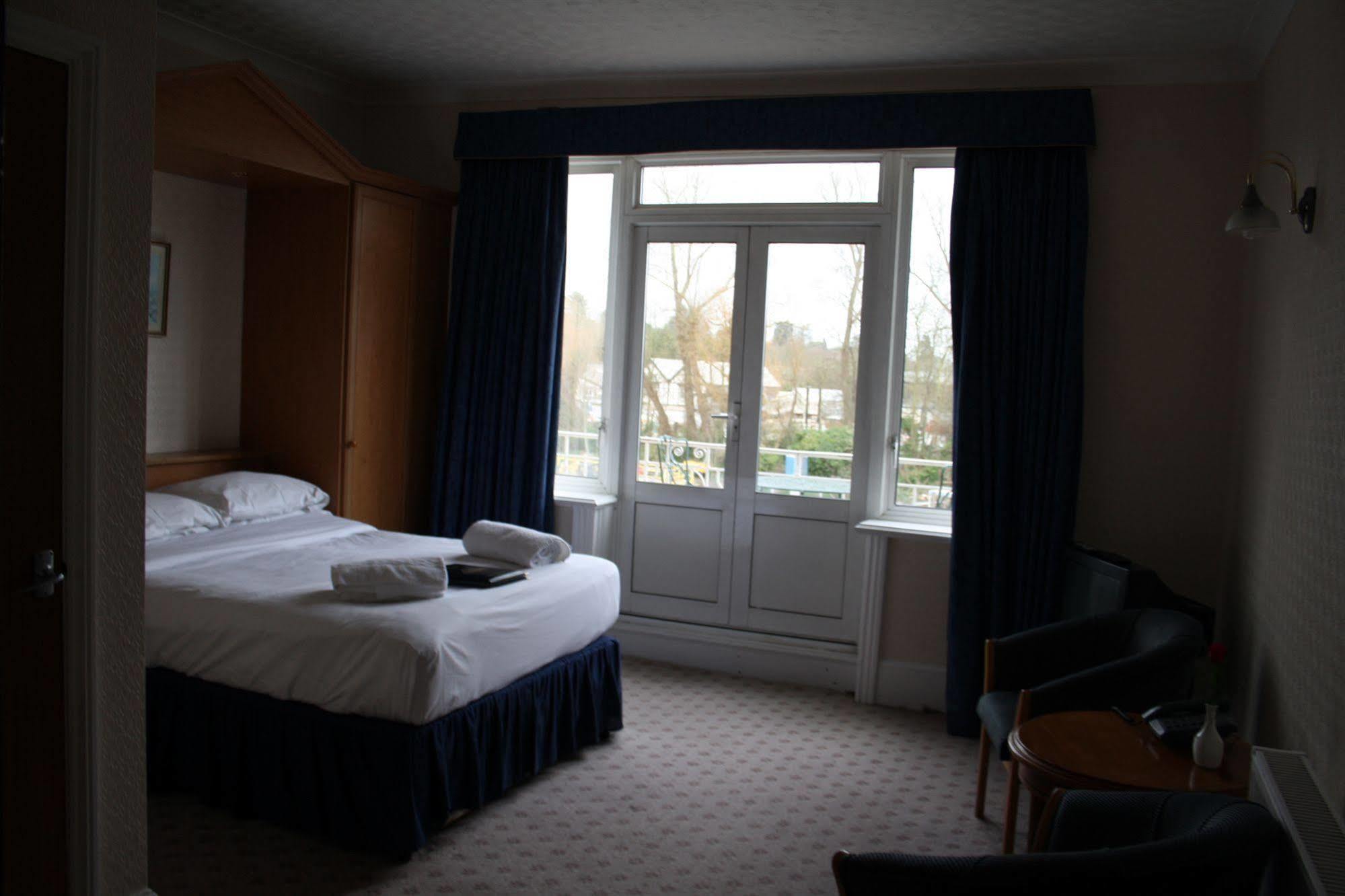 Uno Hotel Thames Maidenhead Esterno foto