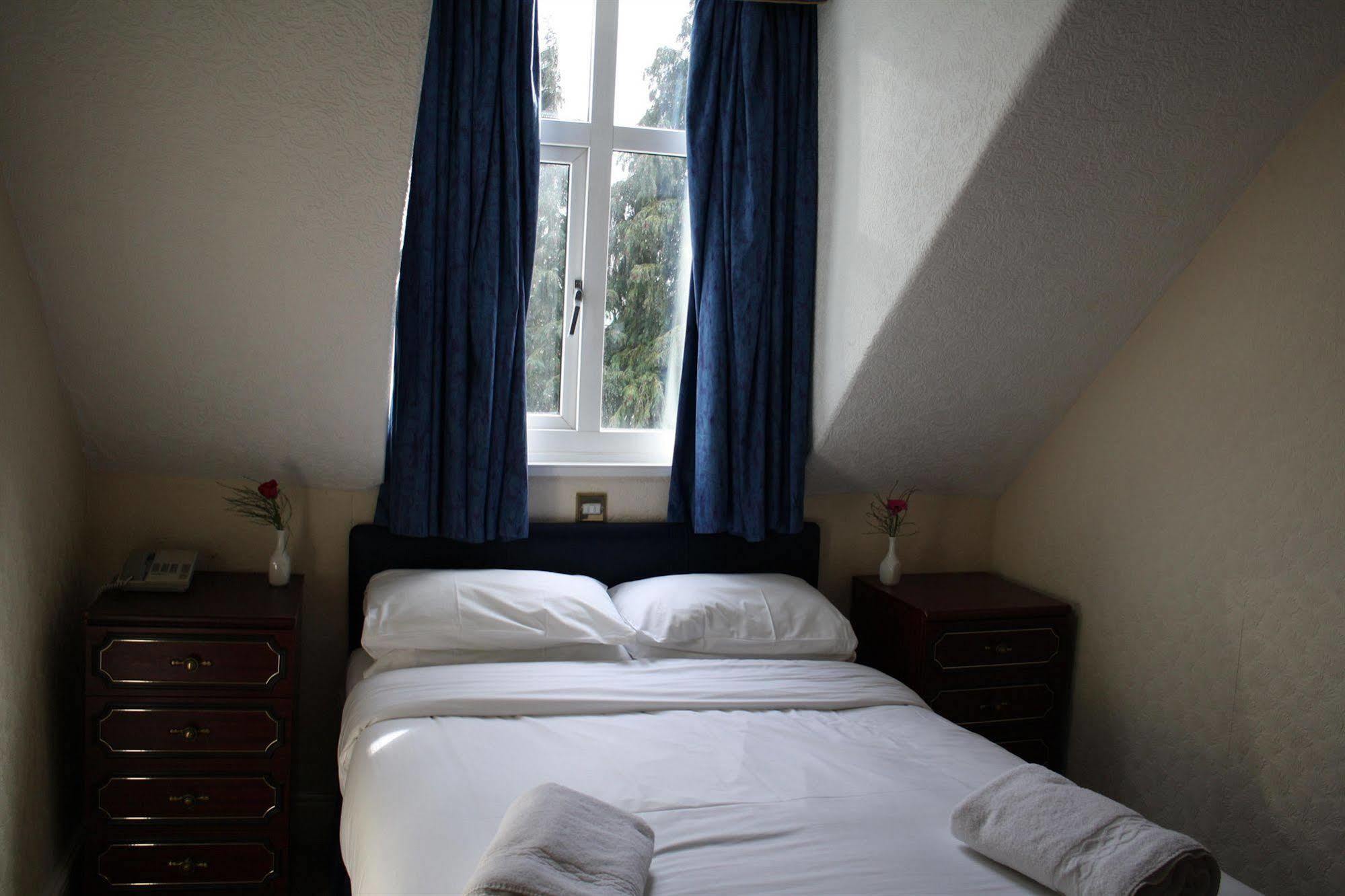 Uno Hotel Thames Maidenhead Esterno foto