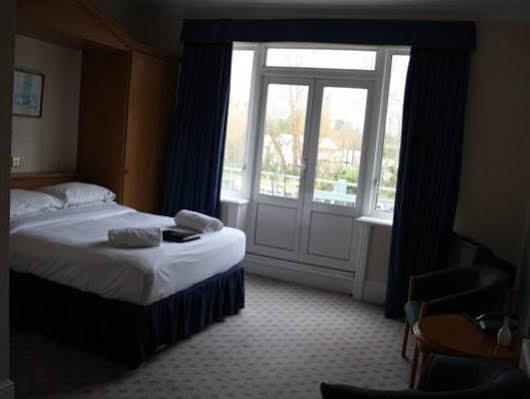 Uno Hotel Thames Maidenhead Esterno foto
